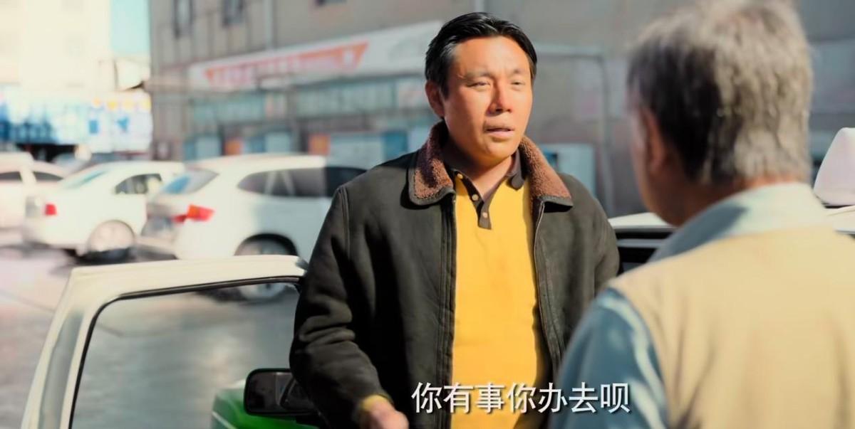 演员交警版，小巷深处的风情画卷