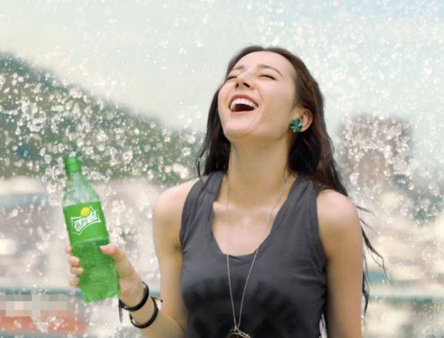 雪碧最新广告代言人重磅登场，闪耀更新！